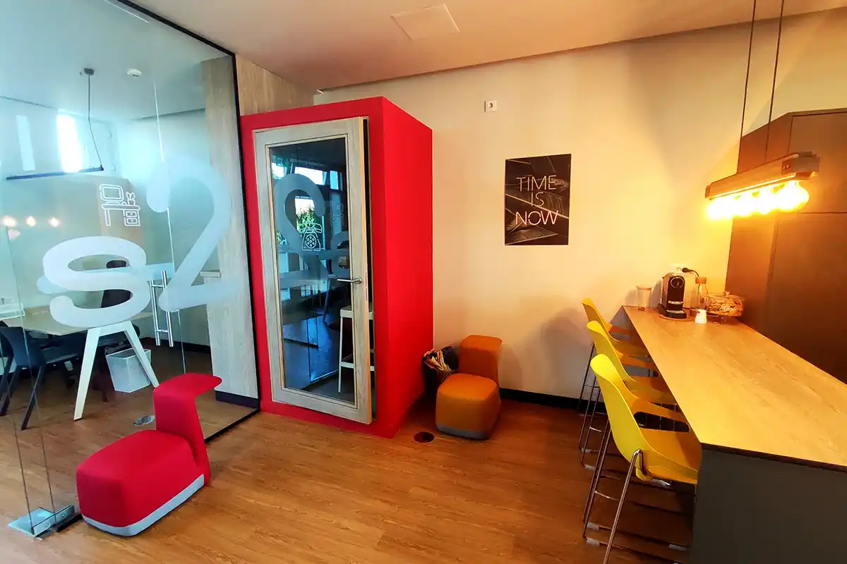 private phone booth in coworking break area near kitchenette in Lavra